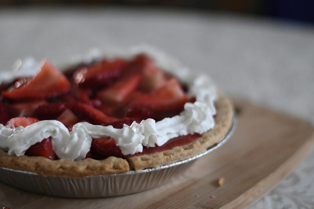  Fresh Strawberry Pie without Jell-o {living outside the stacks}