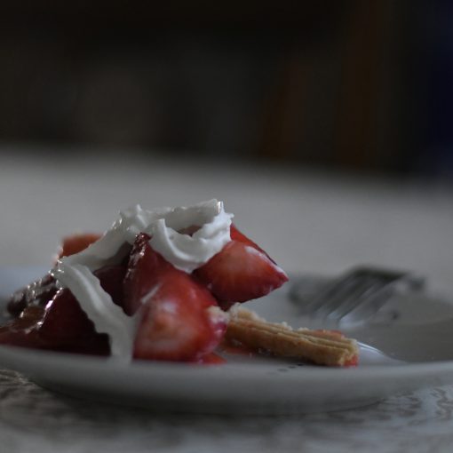 Fresh Strawberry Pie without Jell-o {living outside the stacks}